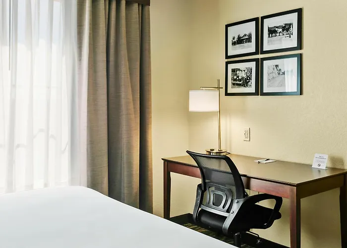 Cobblestone & - Hotel